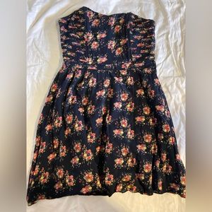 Strapless party dress from urban outfitters, great condition, worn once